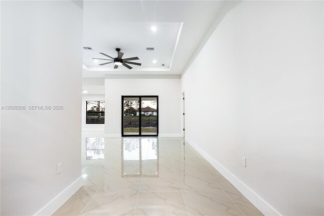 Building Photo - 450 Mercedes Ct