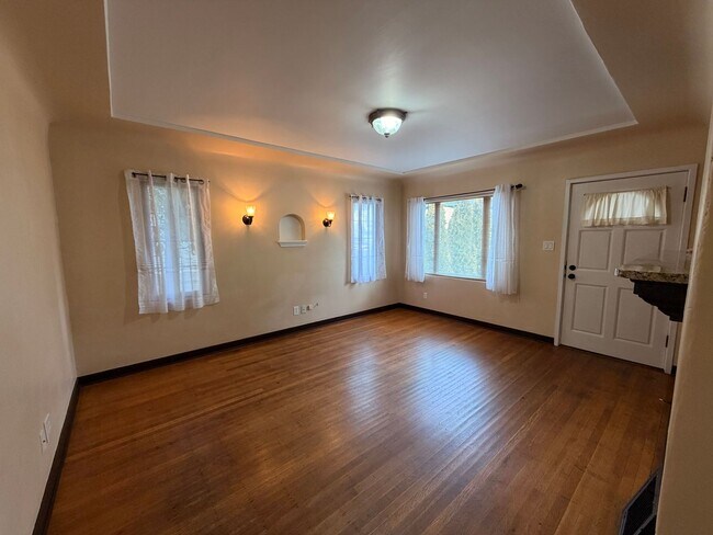 Foto del edificio - 2-Bedroom +Bonus room with a View and Less than 1-Mile from Ferry, PSNS and Downtown Bremerton