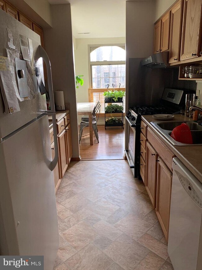 Foto del edificio - 3316 Woodburn Village Dr