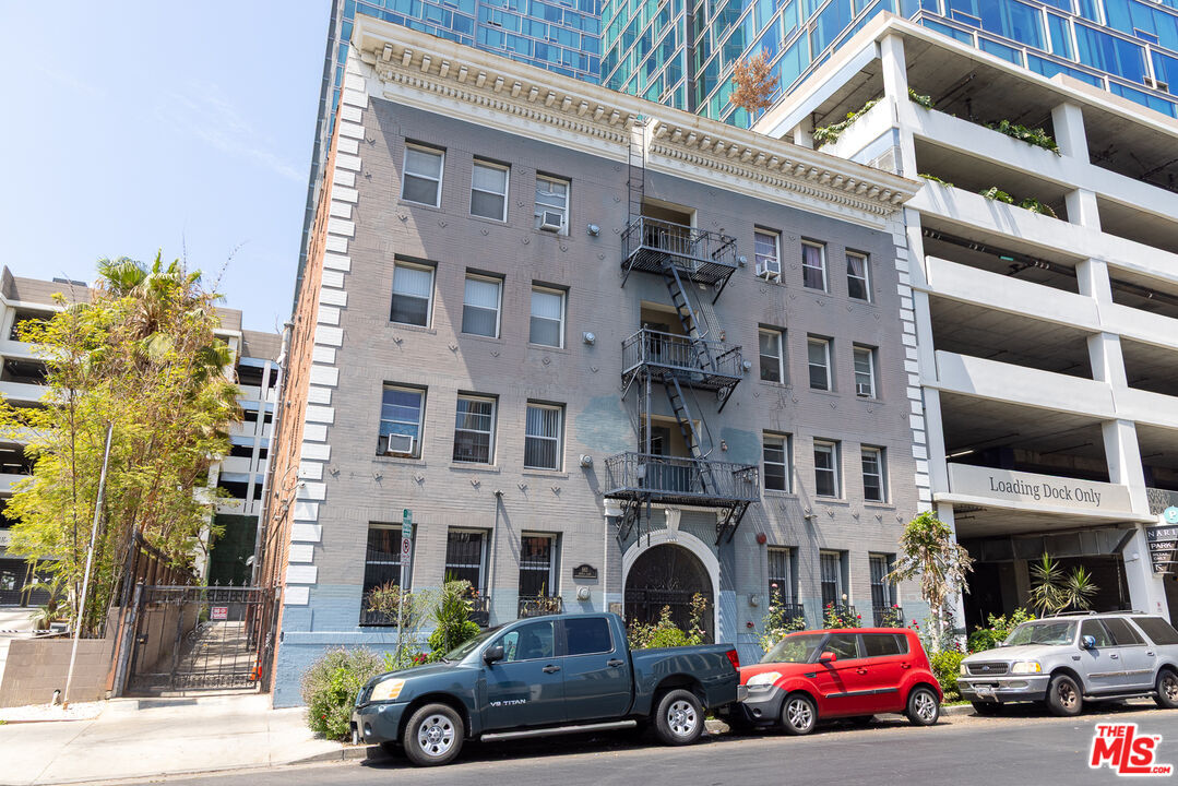 Foto del edificio - 661 Shatto Pl