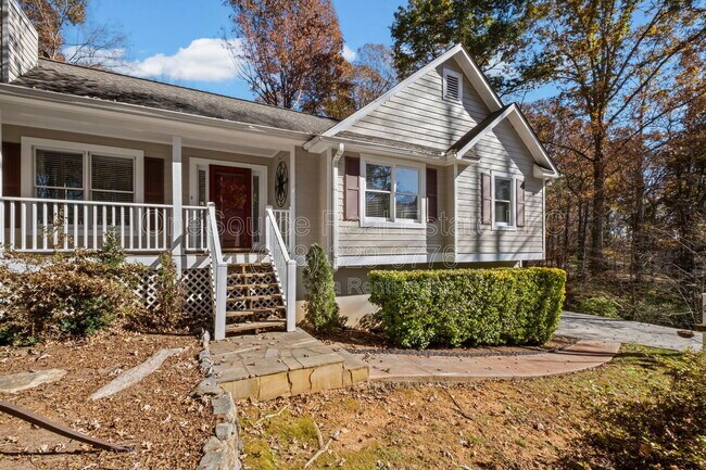 Foto del edificio - 225 Hawkins Farm Cir