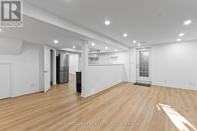 Building Photo - 5436 Edencroft Crescent