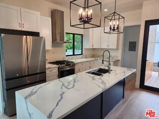 Foto del edificio - 16641 McCormick St