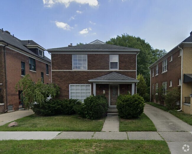 Grosse Pointe Manor Apartments for Rent with a Swimming Pool Grosse