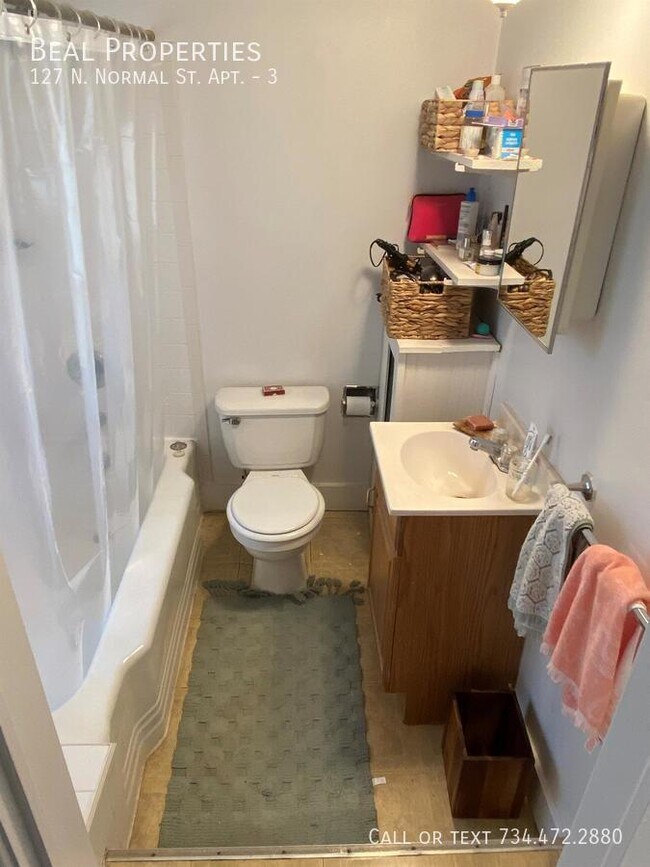 Foto del edificio - 127 N Normal St