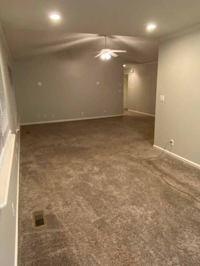 Building Photo - 4 Belle Meadow Ln