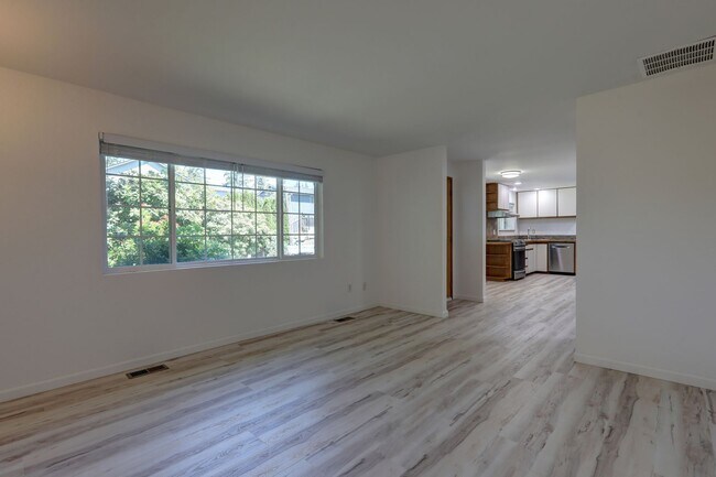 Building Photo - Cozy 3-bedroom 2 baths in Kirkland.