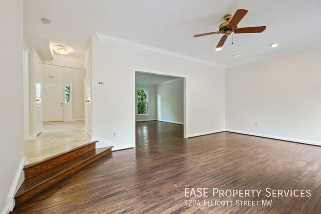 Building Photo - 3204 Ellicott St NW