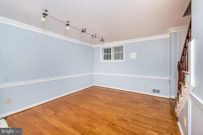 Building Photo - 818 Bashford Ln