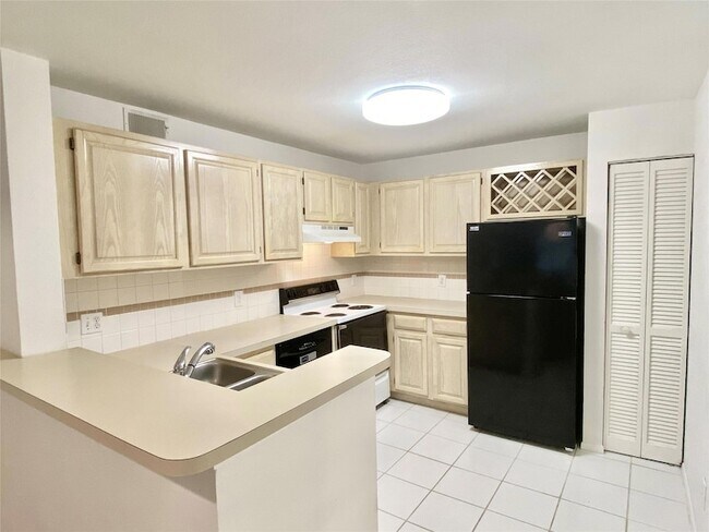 Foto del edificio - 1780 Palm Cove Blvd