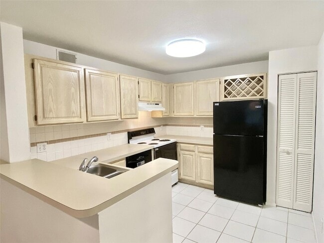 Building Photo - 1780 Palm Cove Blvd