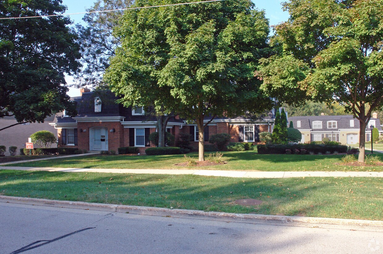 Building Photo - Provincial Townhomes