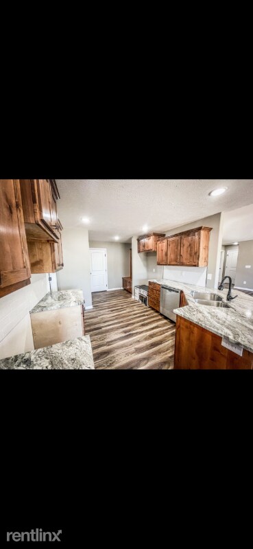 Foto principal - 3 br, 2 bath House - 313 E Seminole ST