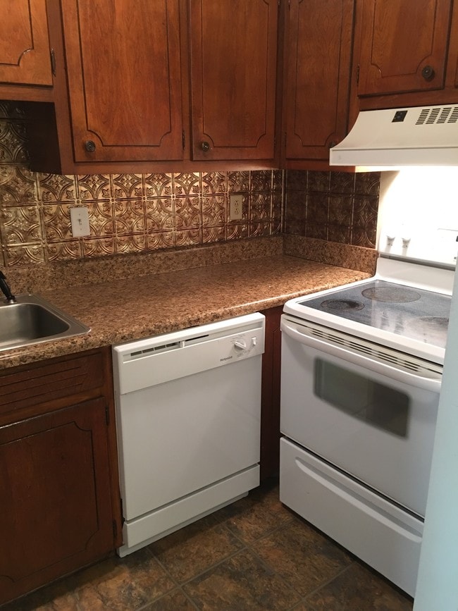 Building Photo - 1320 18th Ave S