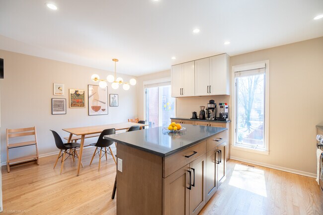 Foto del edificio - 1829 N Dayton St