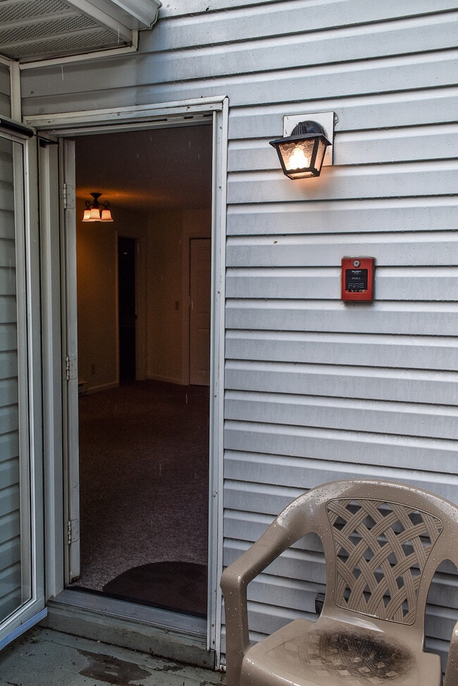 Building Photo - 216 Urbandale Pky