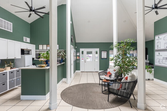 Oficina de arrendamiento/vestíbulo - Tamarus Park Apartments