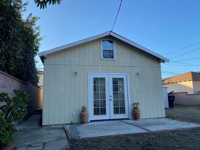 Building Photo - 2439 Cabrillo Ave