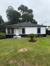 Building Photo - 9417 Merle St