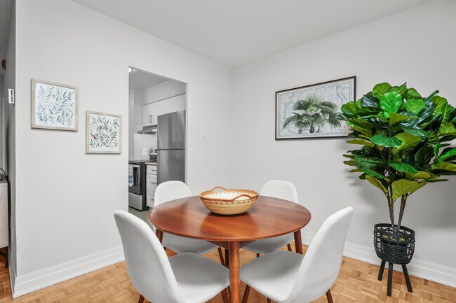 Building Photo - RENOVATED 3BD 1 Bathroom in PRIME ETOBICOKE