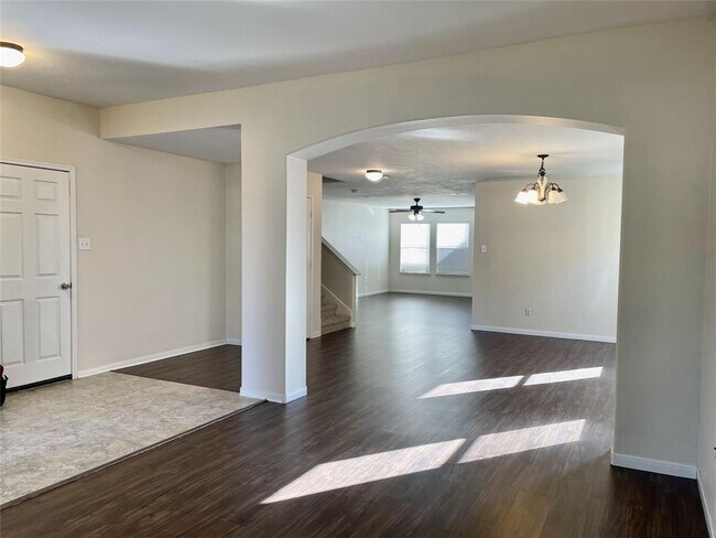 Building Photo - 6606 Eastleigh Ln
