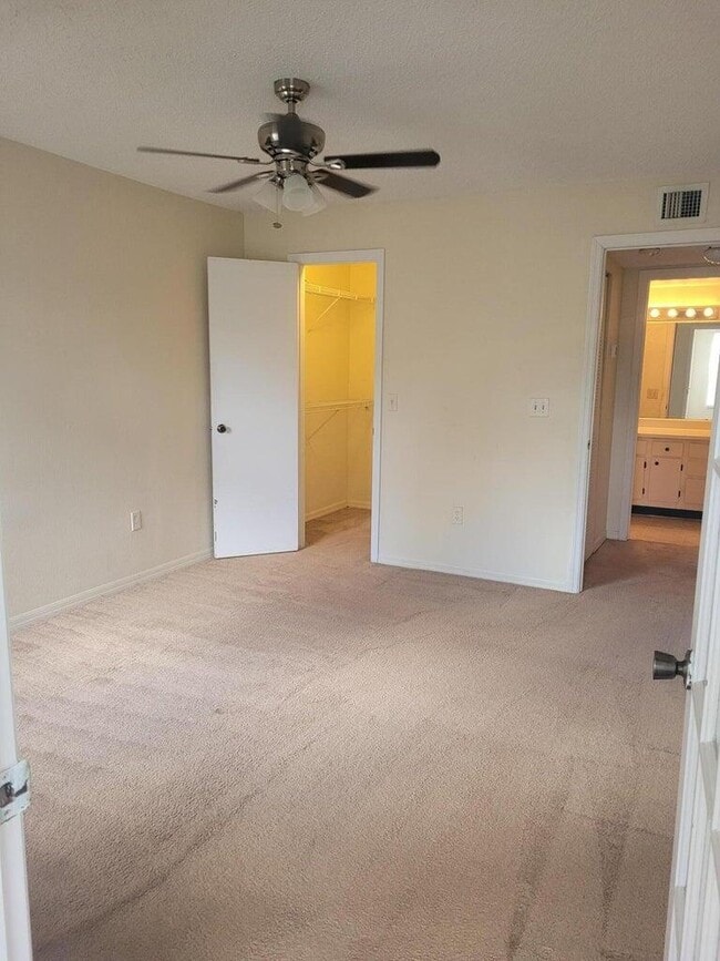 Foto del edificio - 1401 Village Blvd