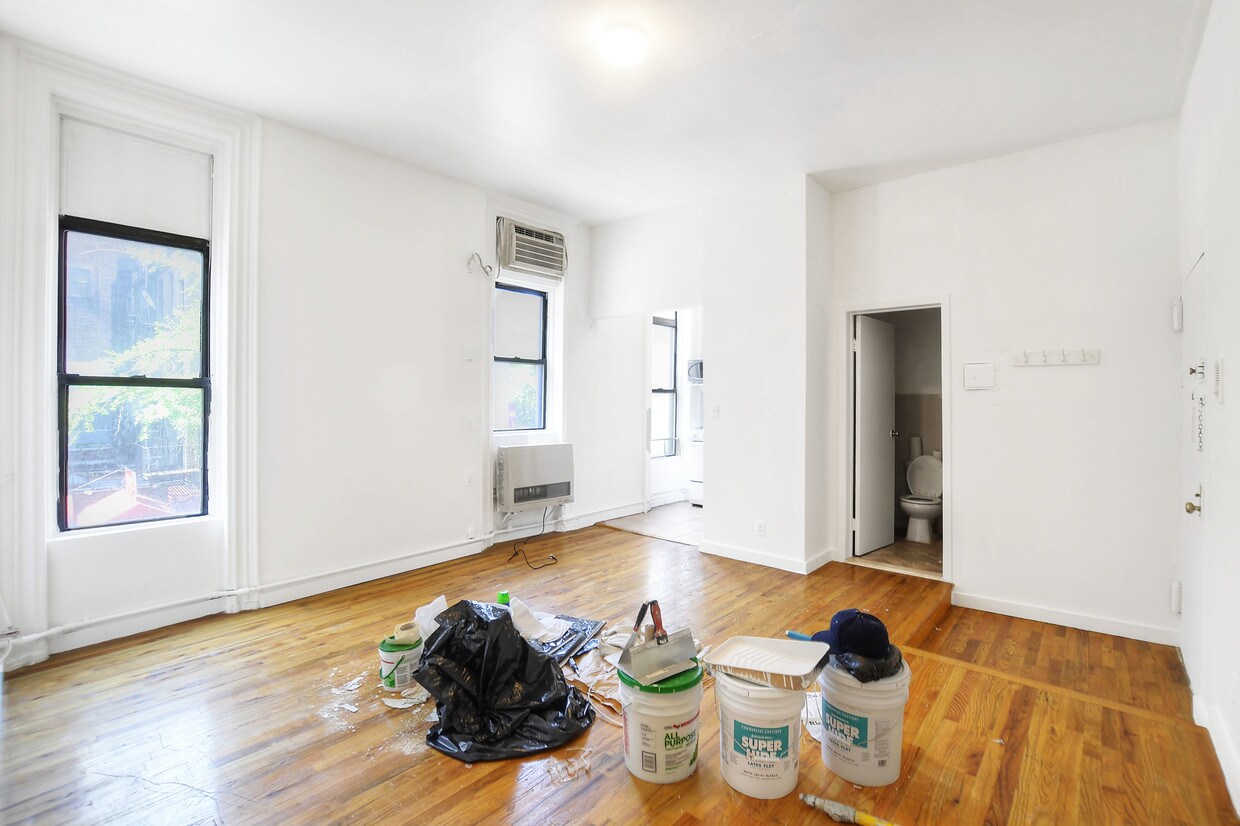Primary Photo - 261 W 29th St