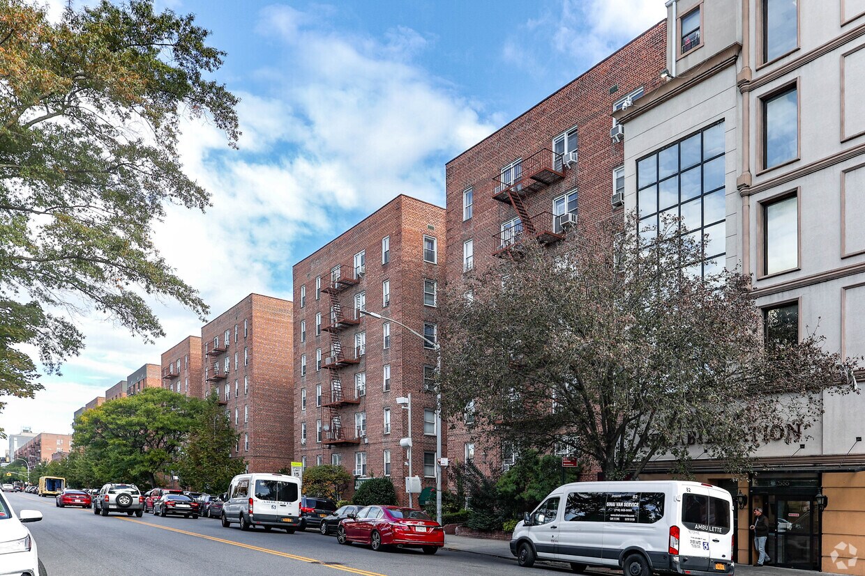 Primary Photo - 2525 Nostrand Ave
