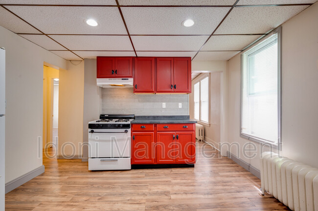 Building Photo - 155 Southmayd Rd