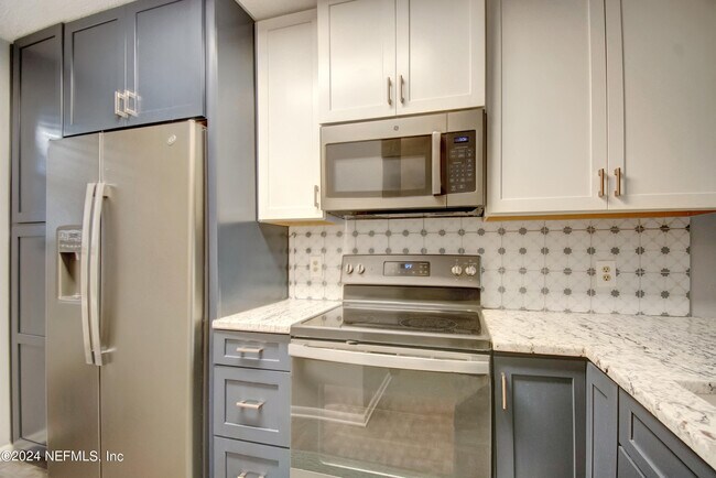 Building Photo - 650 W Pope Rd