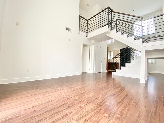 Building Photo - 220 E Broadway, Glendale, CA 91205