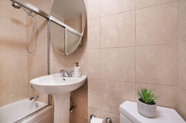 Foto del edificio - 234 W 73rd St