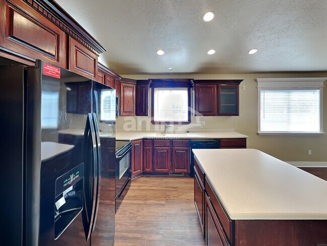 Building Photo - 1403 E 820 S