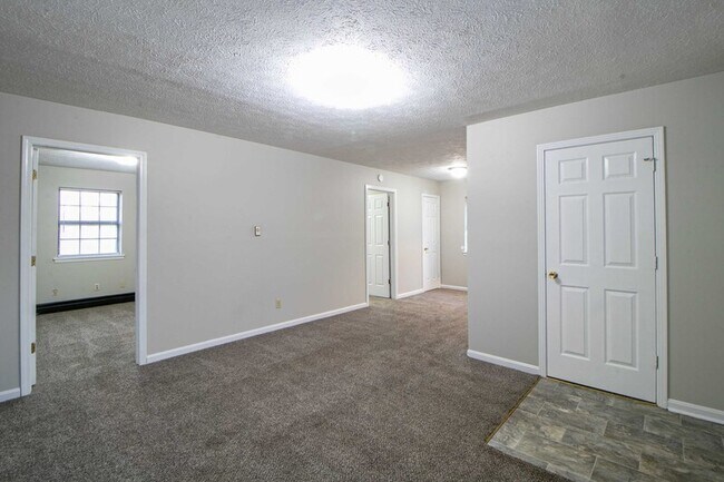 Building Photo - 17-417 Thompsonville Ln