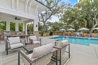 Building Photo - The Nixon