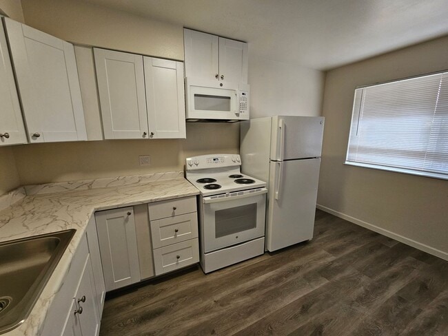 Photo - 2205 E Cedar Ave Apartment