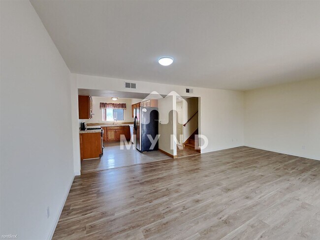 Building Photo - 3 br, 1.5 bath Condo - 5987 Mack Rd Apartment