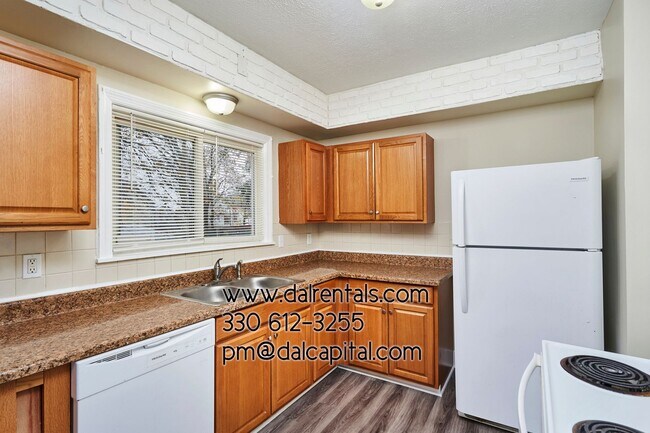 Foto del edificio - Kenmore - Renovated 3 bedroom 2 bath home