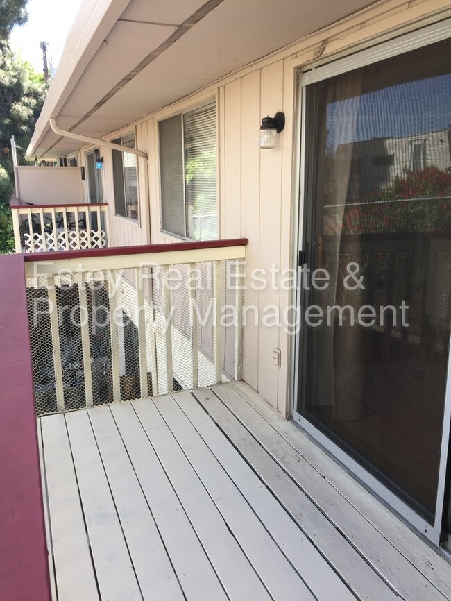 Building Photo - Benicia Upstairs Condo 1 Bedroom & 1 Bathroom
