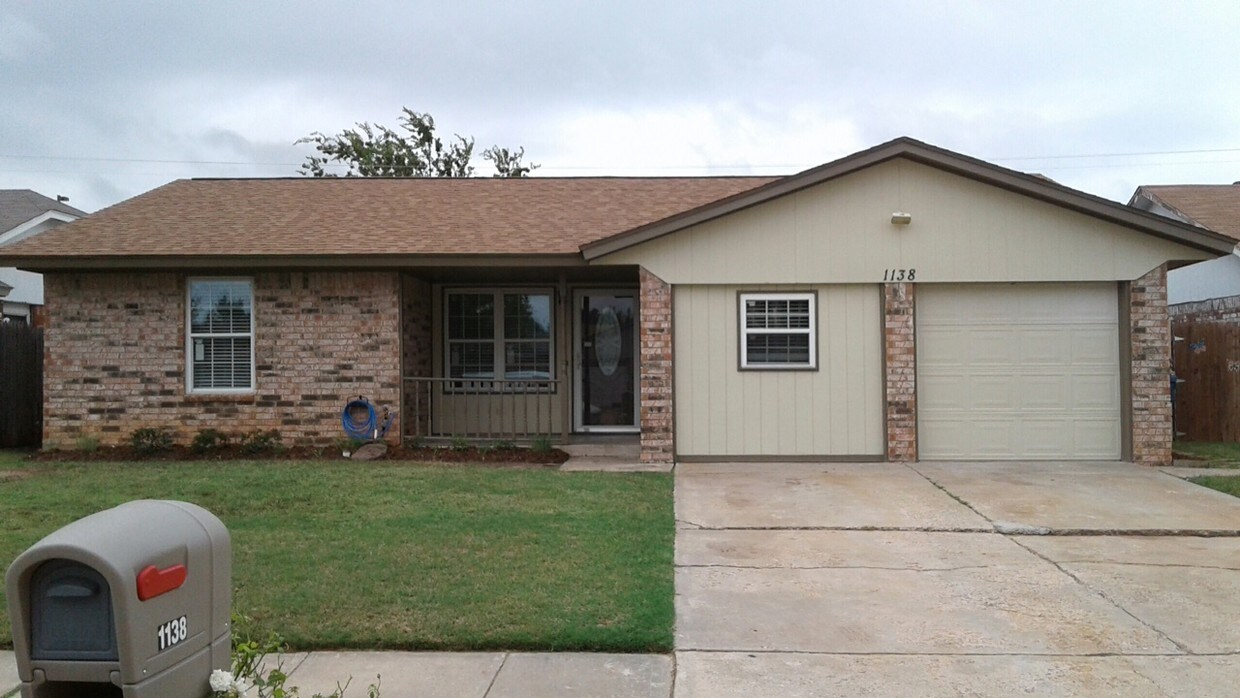 Primary Photo - 1138 S Highland Dr