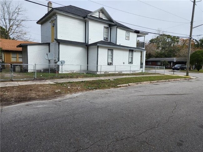 Building Photo - 3902 Stuart St