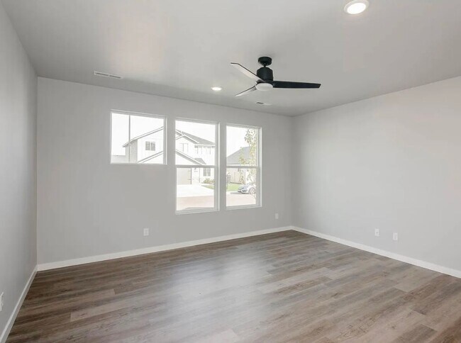 Foto del edificio - Modern 3 bedroom 2.5 bathroom Home in Meri...