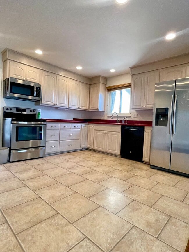 Building Photo - Clairemont-San Diego 3BR with Pool