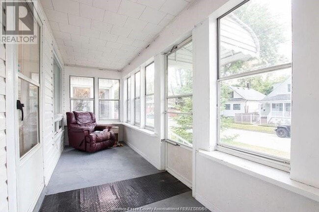 Building Photo - 553 Tournier St
