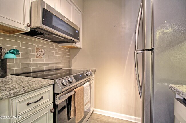 Foto del edificio - 17614 Front Beach Rd