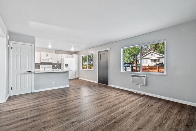 Building Photo - Move In Ready in Midtown/ Old Southwest