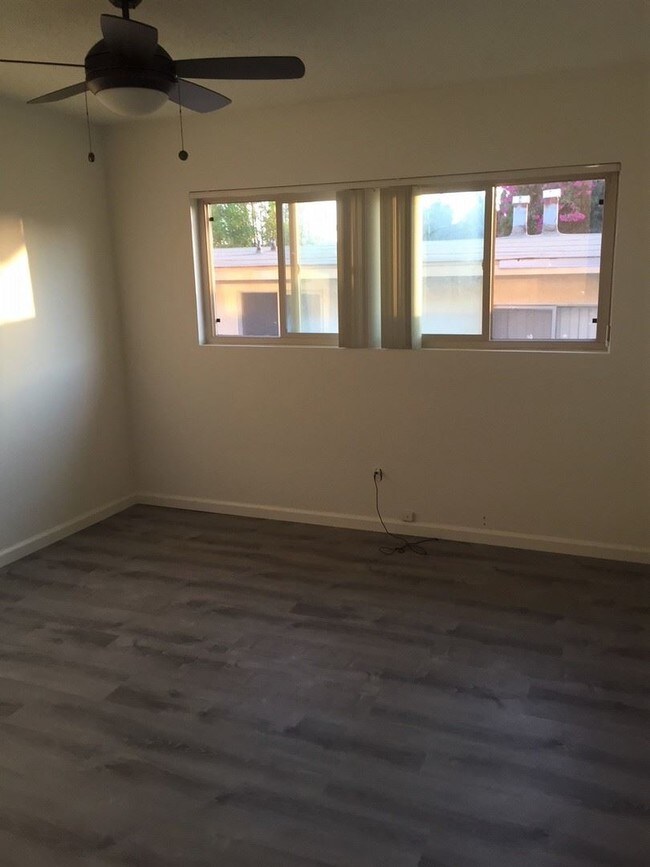 Building Photo - 5252 La Jolla Mesa Dr