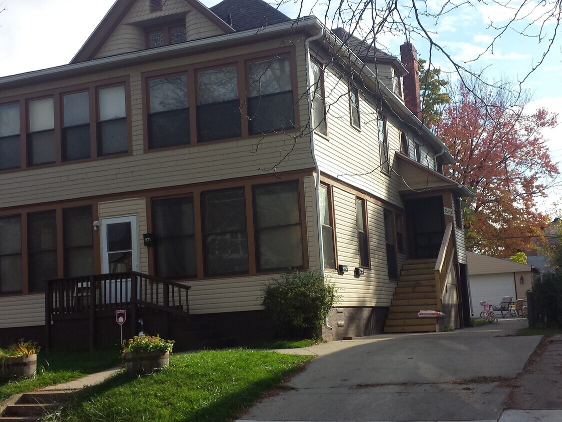 Primary Photo - 923 Lincoln Ave