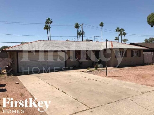 Building Photo - 2049 E 3rd Dr