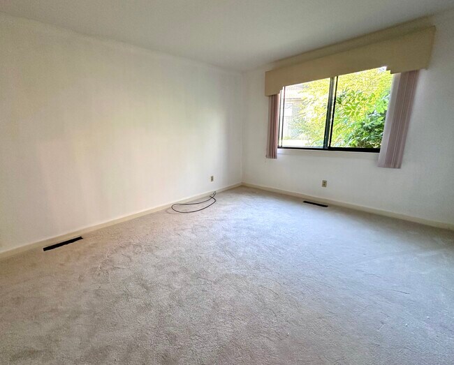 Building Photo - 152b Apache Ln
